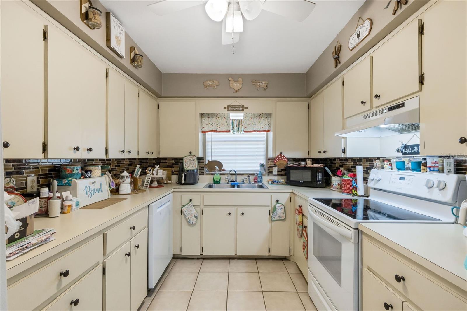 Image 10 of 24 For 711 Mikasuki Drive