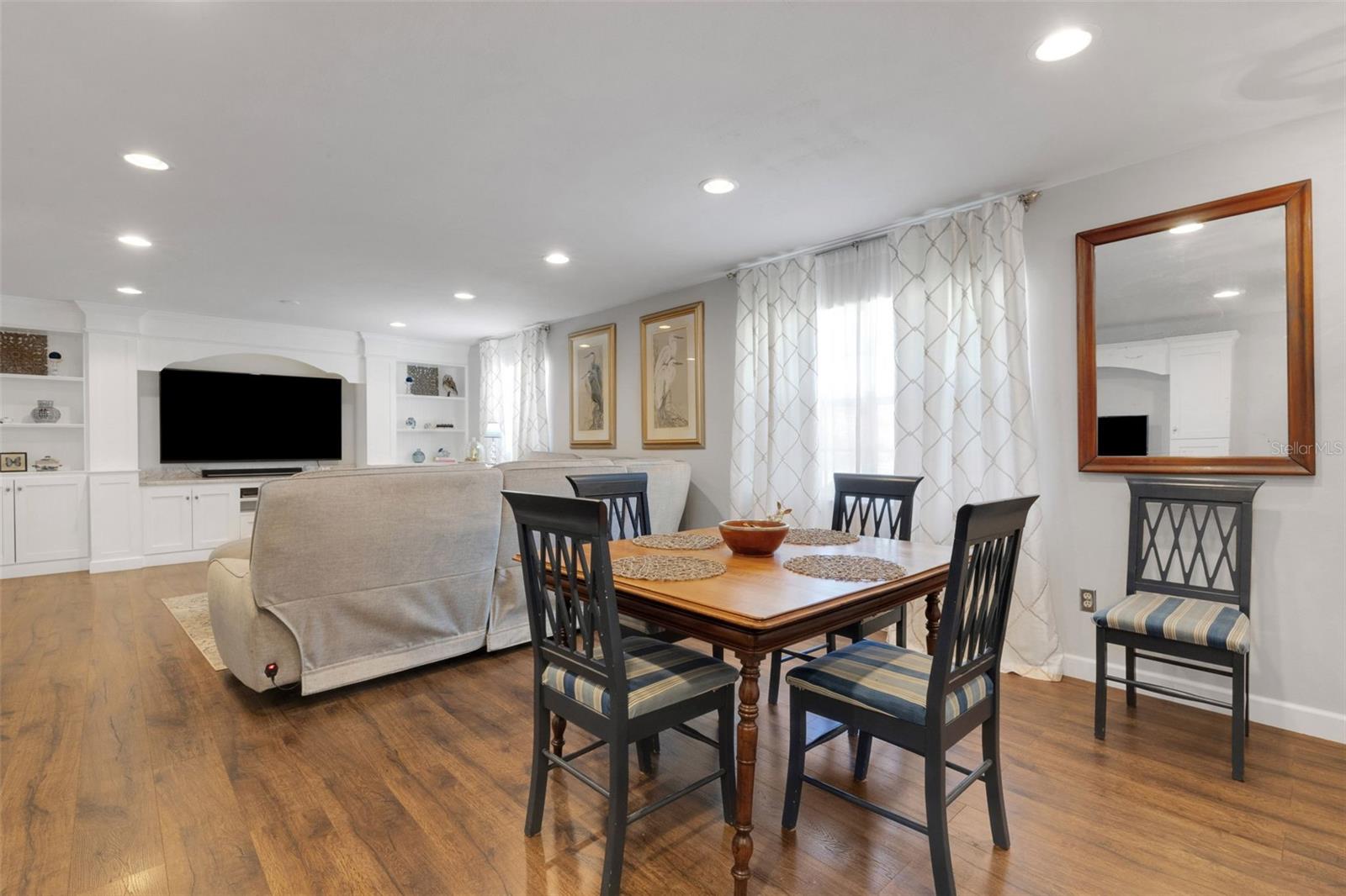 Image 14 of 46 For 1112 Newport Avenue