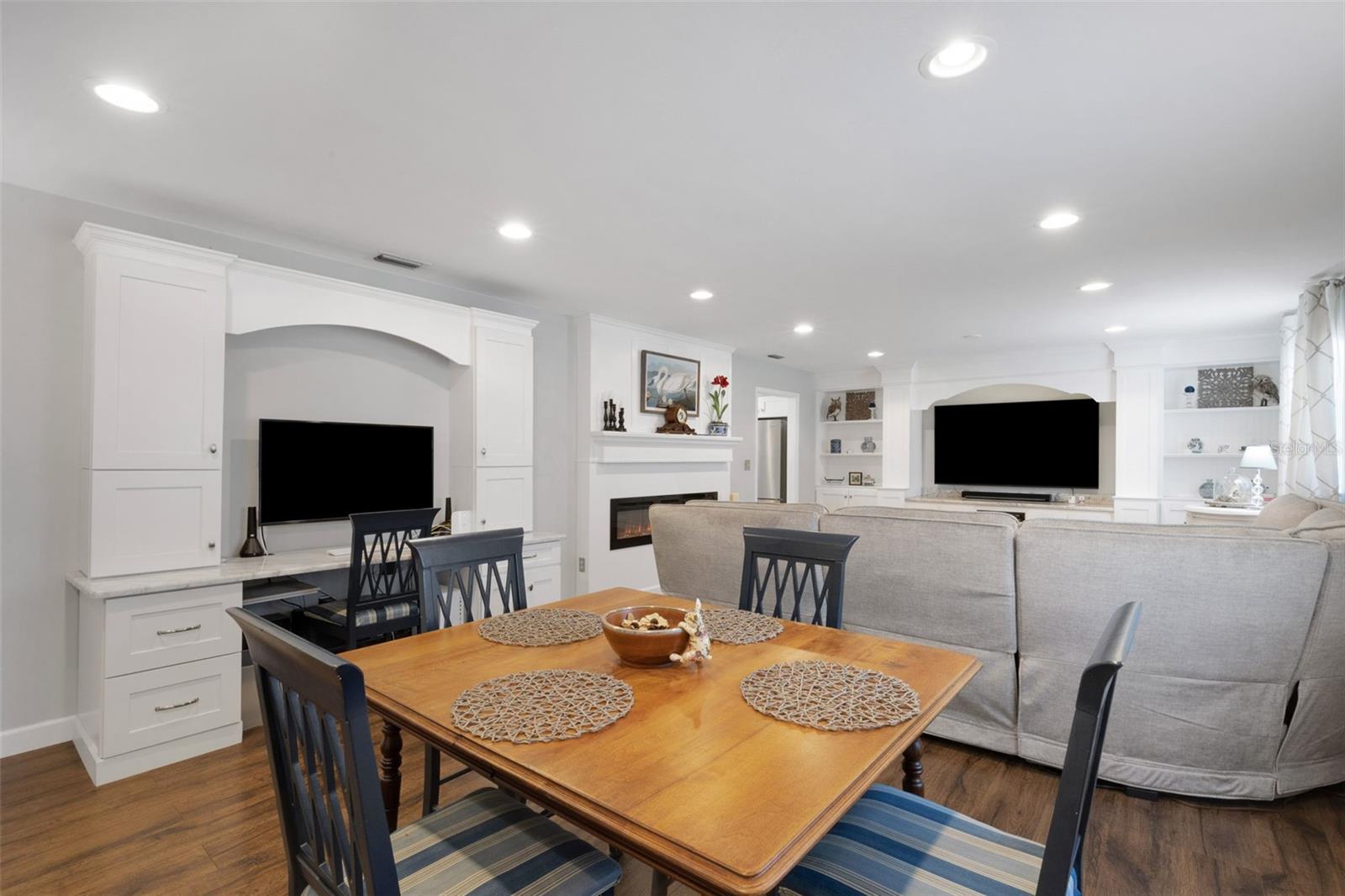 Image 16 of 46 For 1112 Newport Avenue