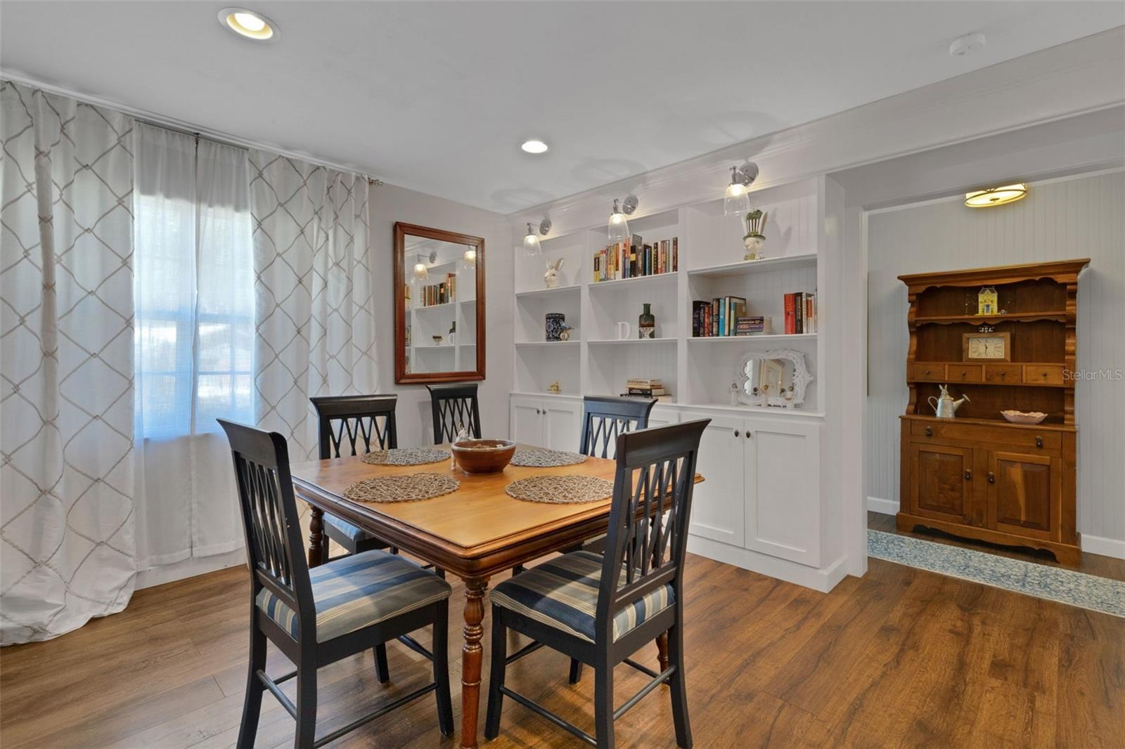 Image 17 of 46 For 1112 Newport Avenue