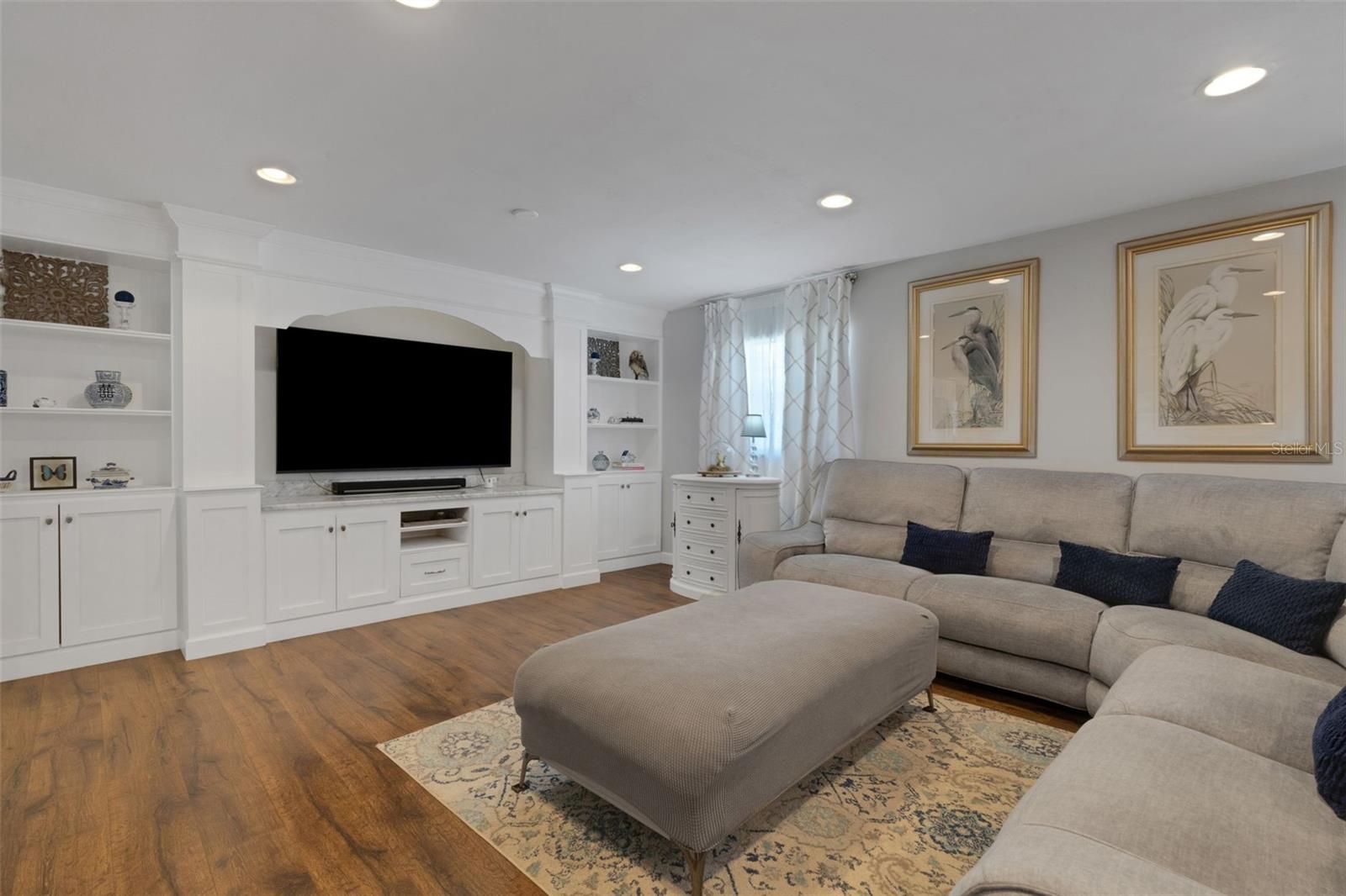 Image 19 of 46 For 1112 Newport Avenue