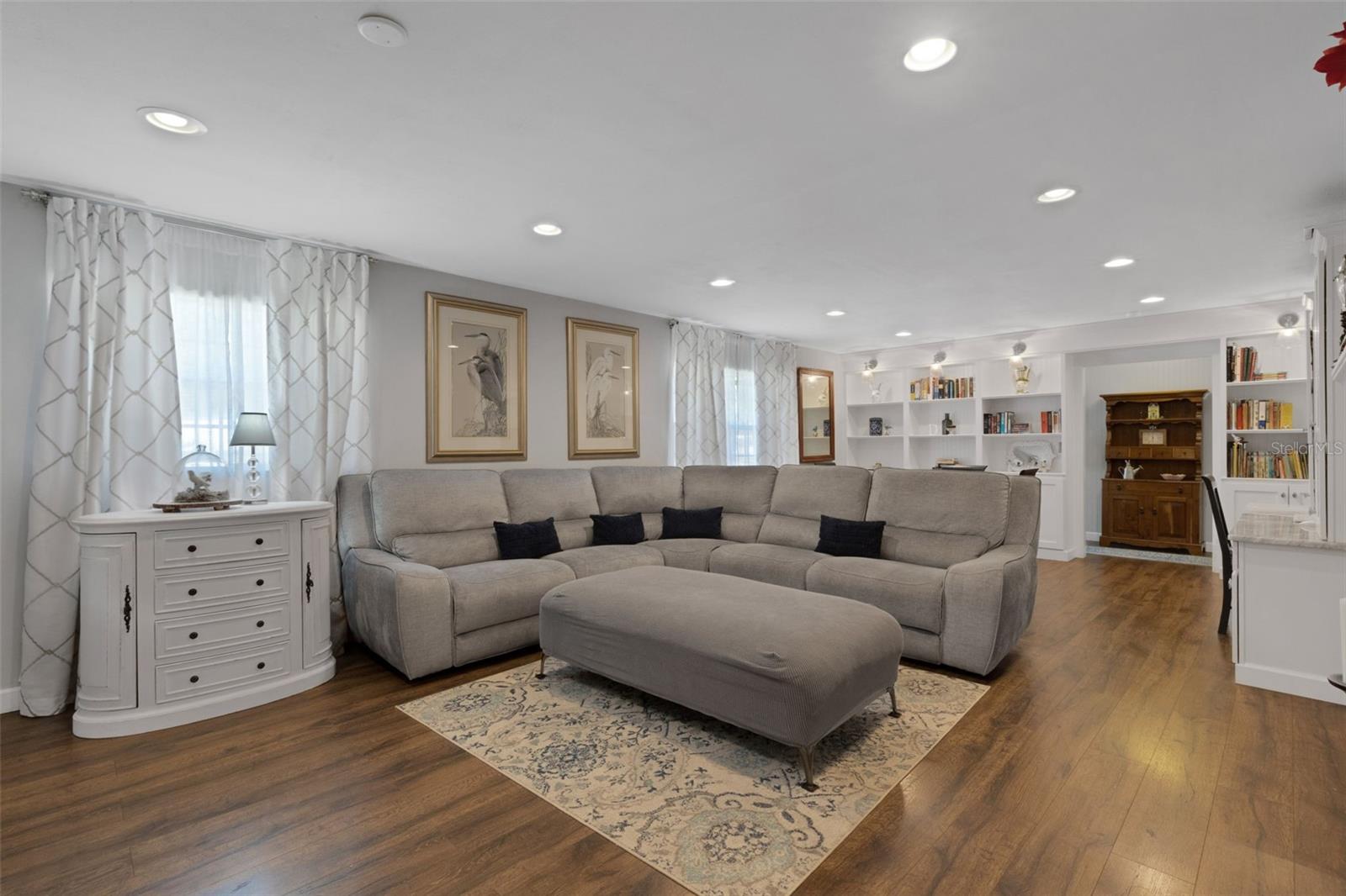 Image 20 of 46 For 1112 Newport Avenue