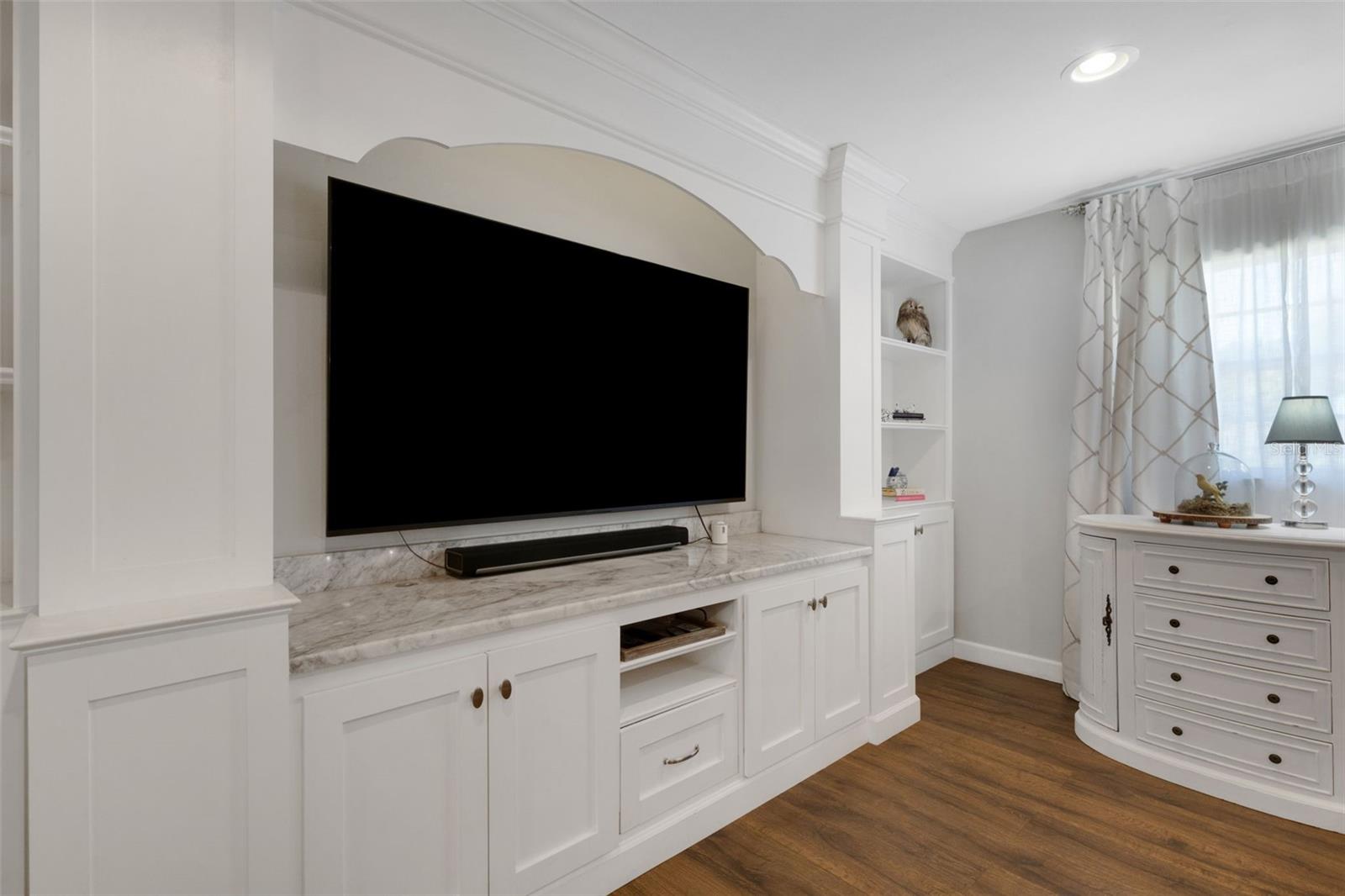 Image 21 of 46 For 1112 Newport Avenue