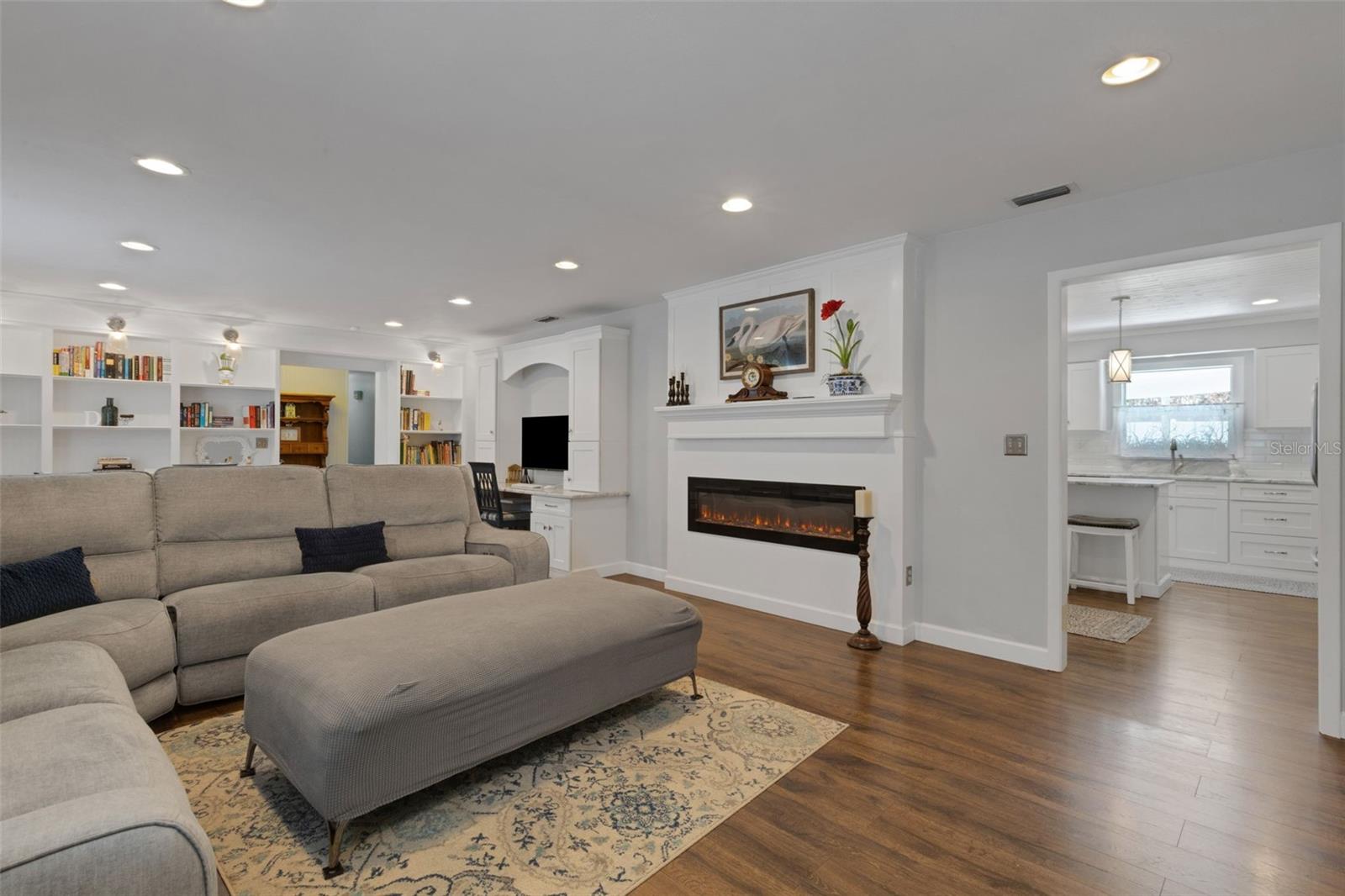 Image 22 of 46 For 1112 Newport Avenue