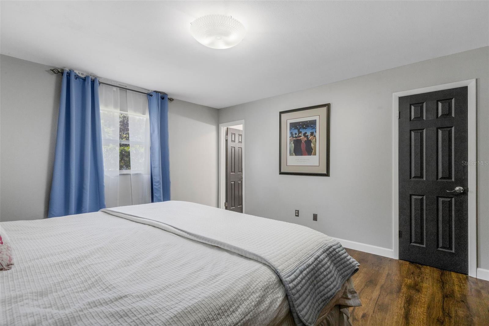 Image 24 of 46 For 1112 Newport Avenue