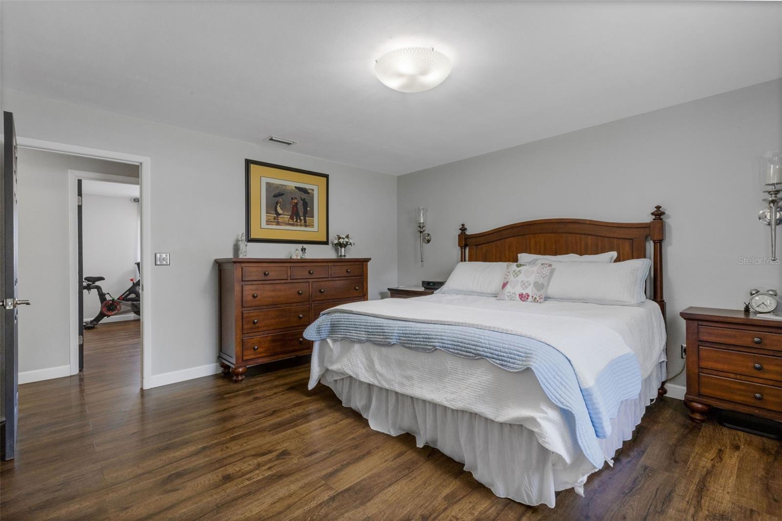 Image 25 of 46 For 1112 Newport Avenue