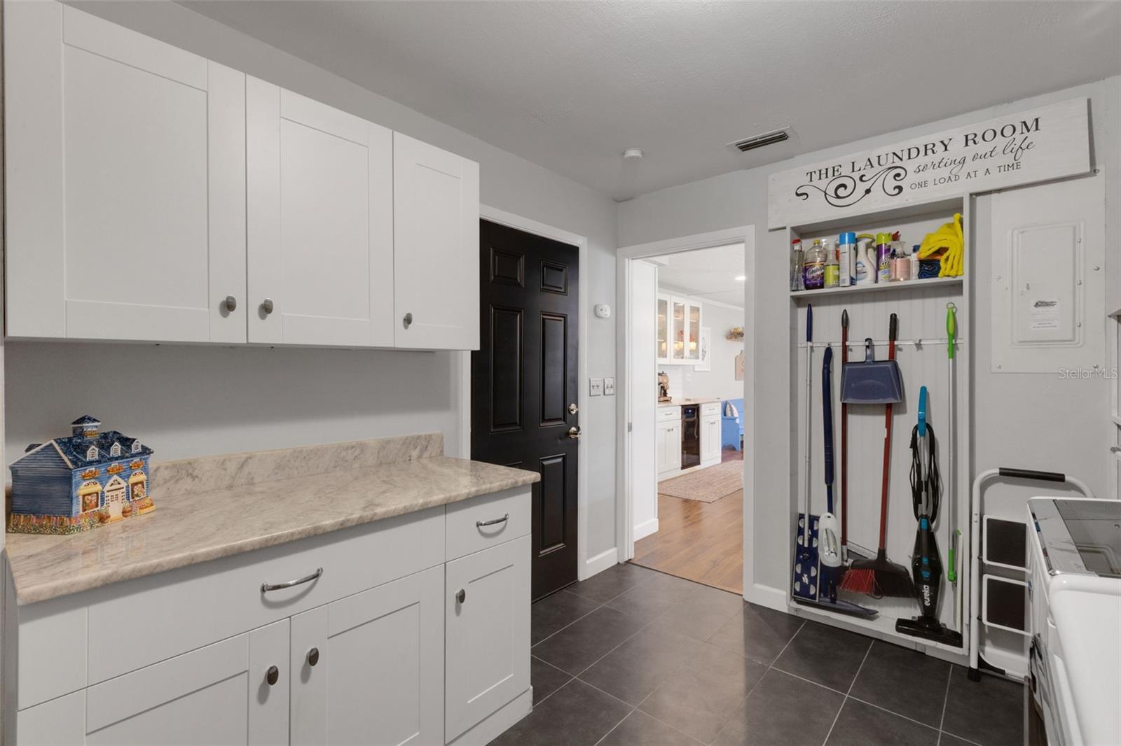 Image 33 of 46 For 1112 Newport Avenue