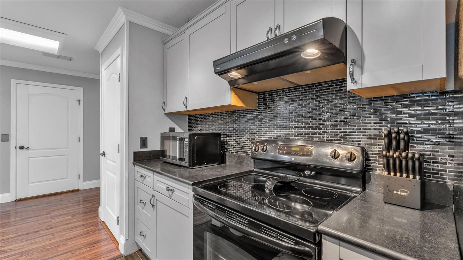 Image 7 of 43 For 1640 Villa Capri Circle 303