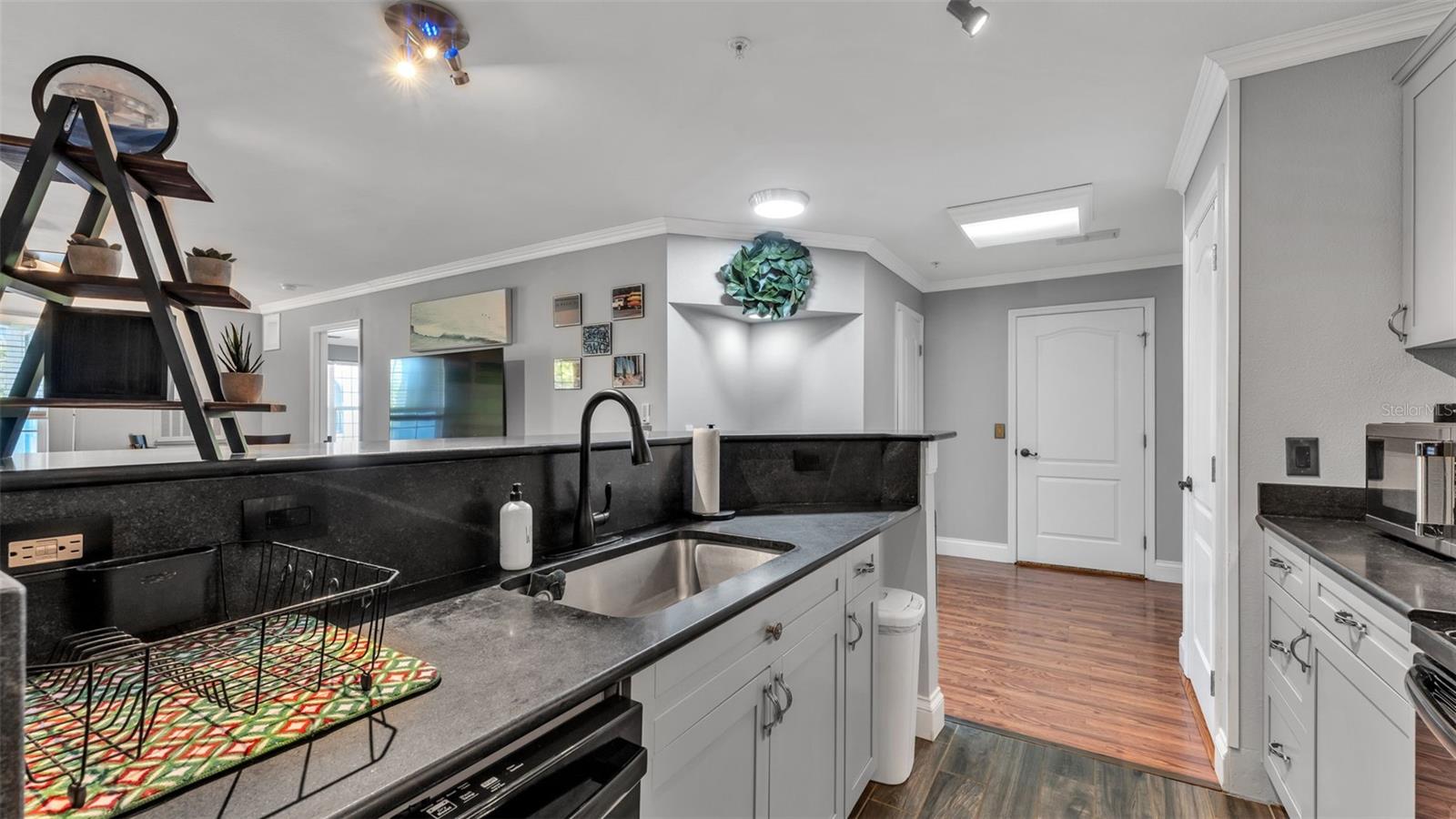 Image 8 of 43 For 1640 Villa Capri Circle 303