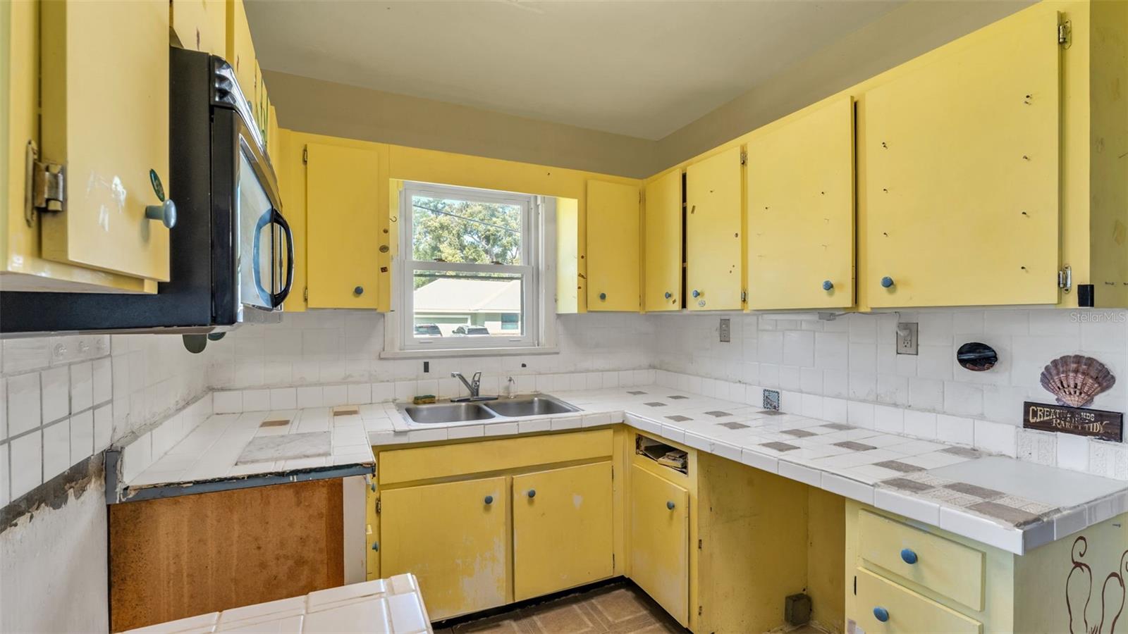 Image 14 of 36 For 860 Lusk Place