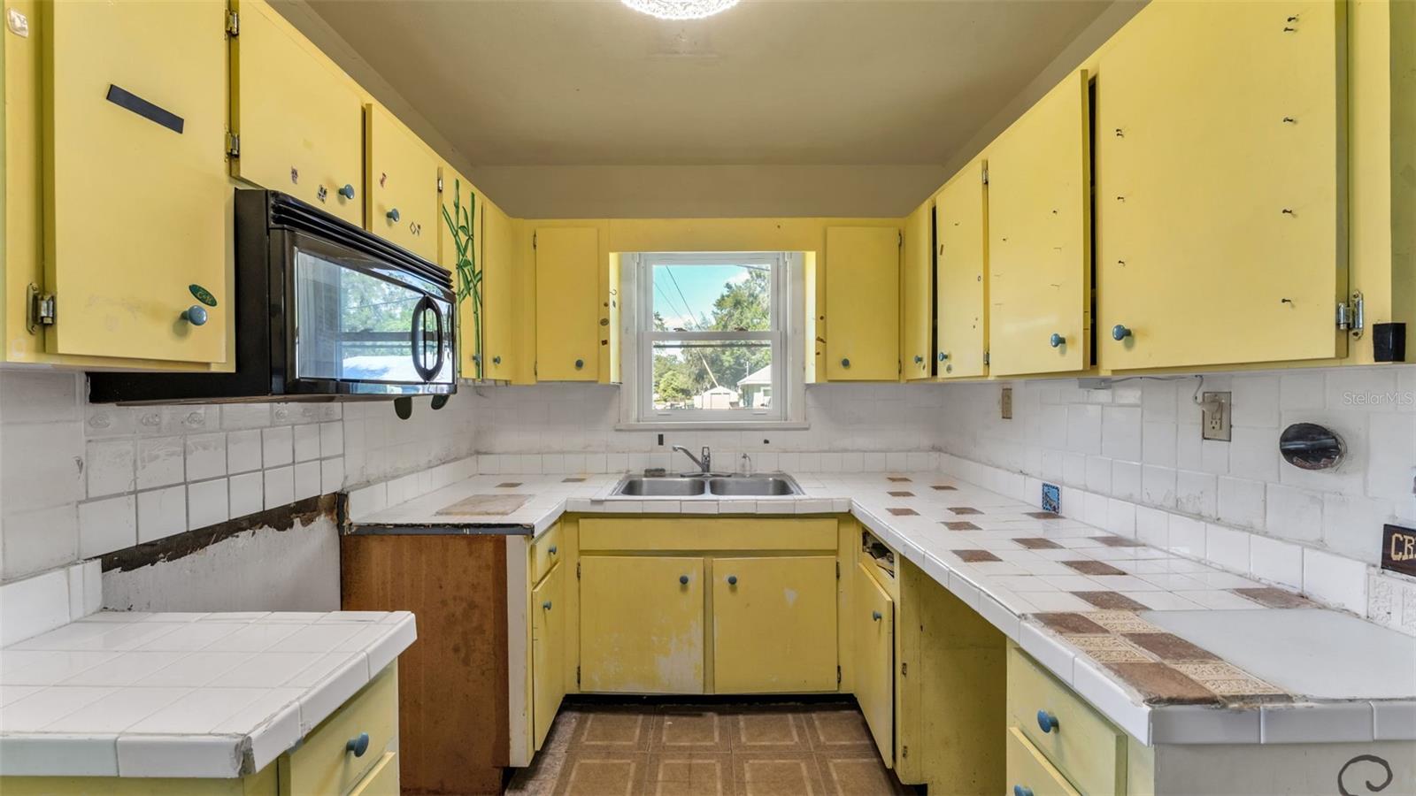 Image 15 of 36 For 860 Lusk Place