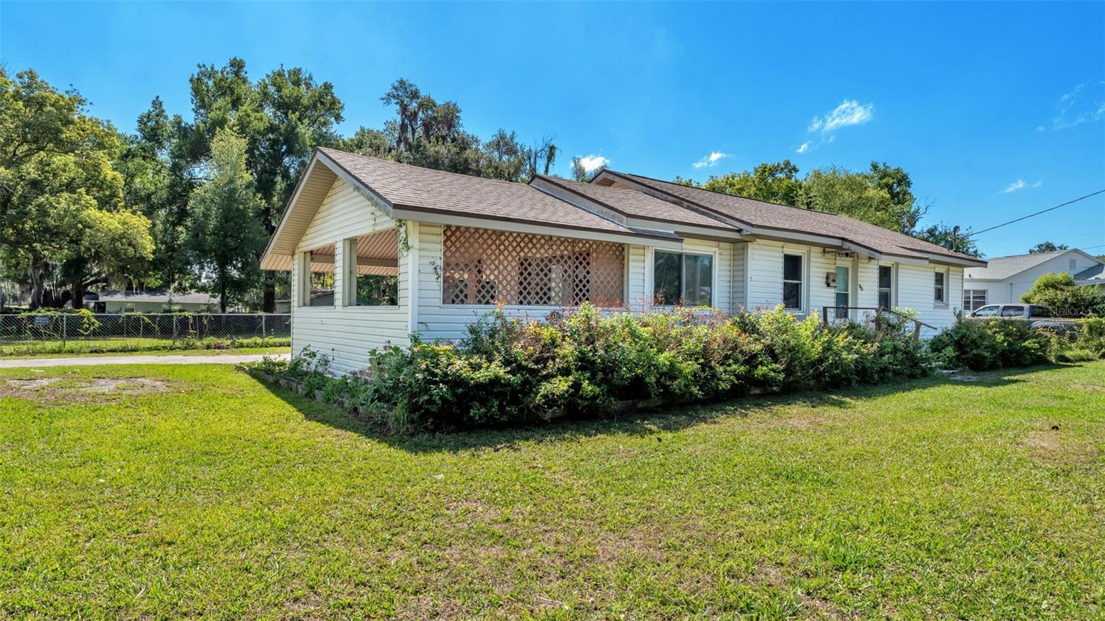 Image 4 of 36 For 860 Lusk Place