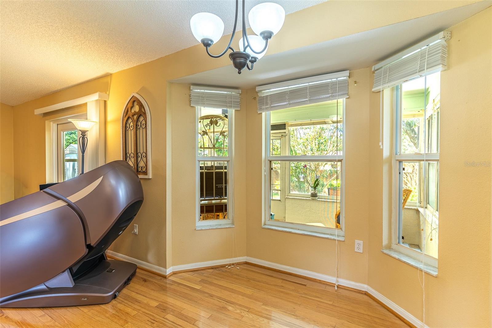 Image 9 of 55 For 744 Cedar Knoll Drive N