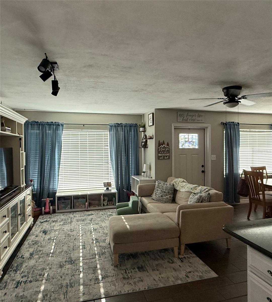 Image 2 of 11 For 1039 Highview Drive