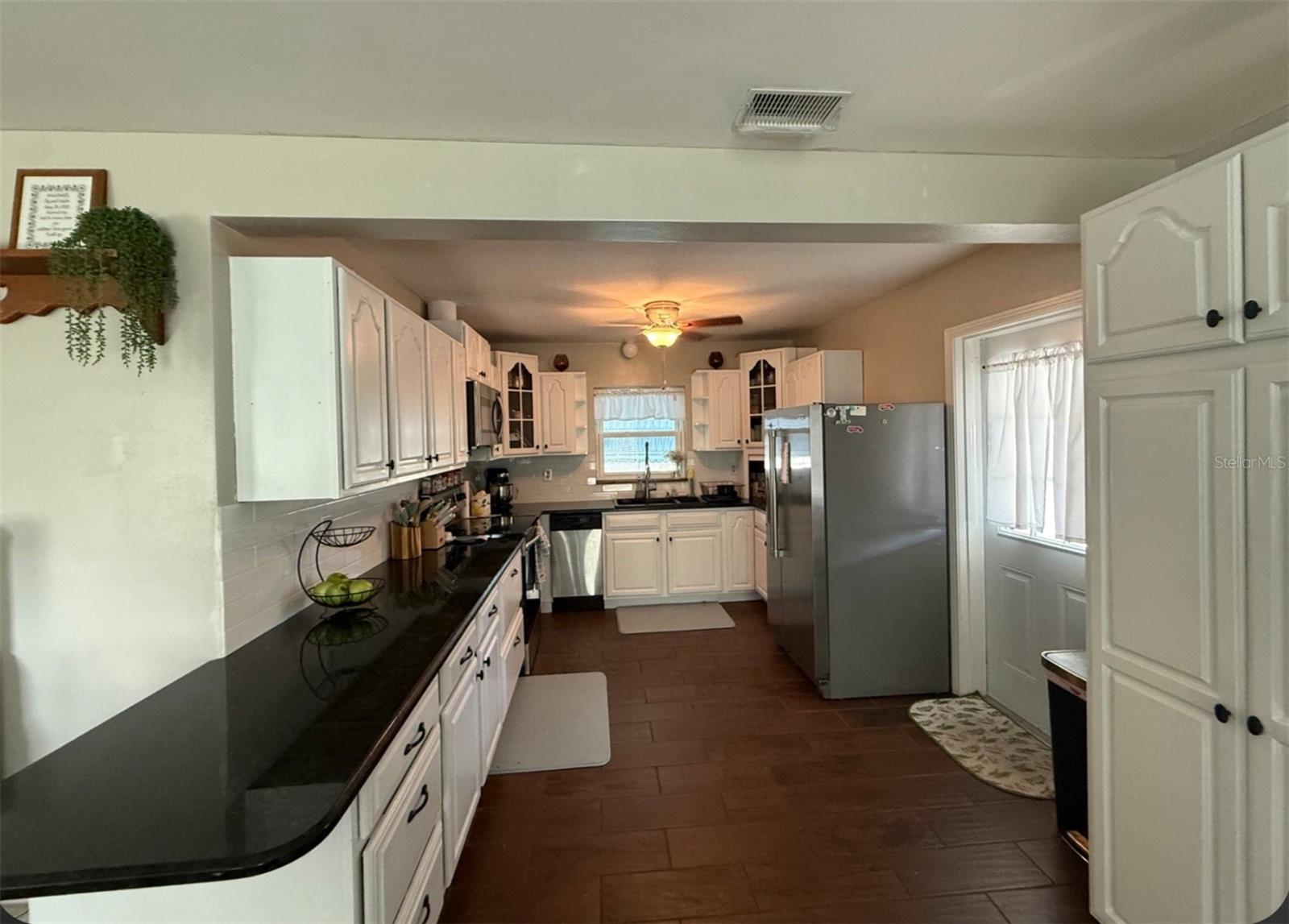 Image 3 of 11 For 1039 Highview Drive