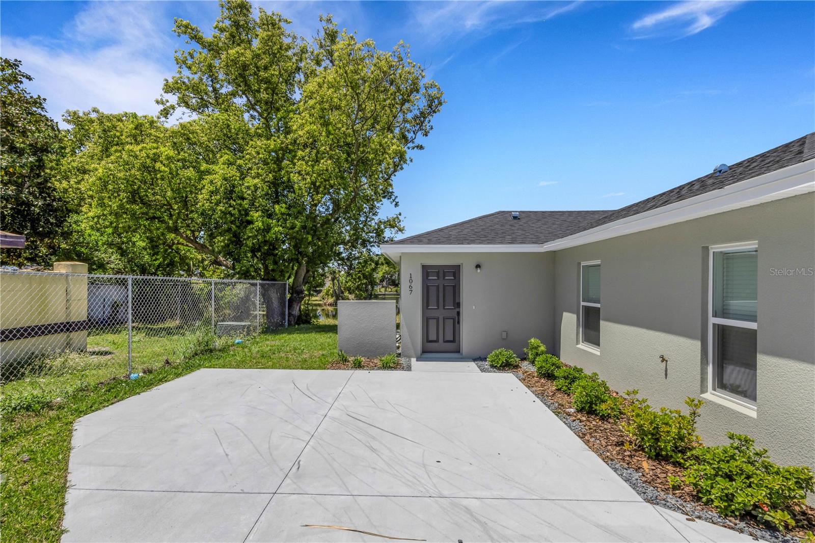 Image 28 of 31 For 1065 - 1067 Captiva Point