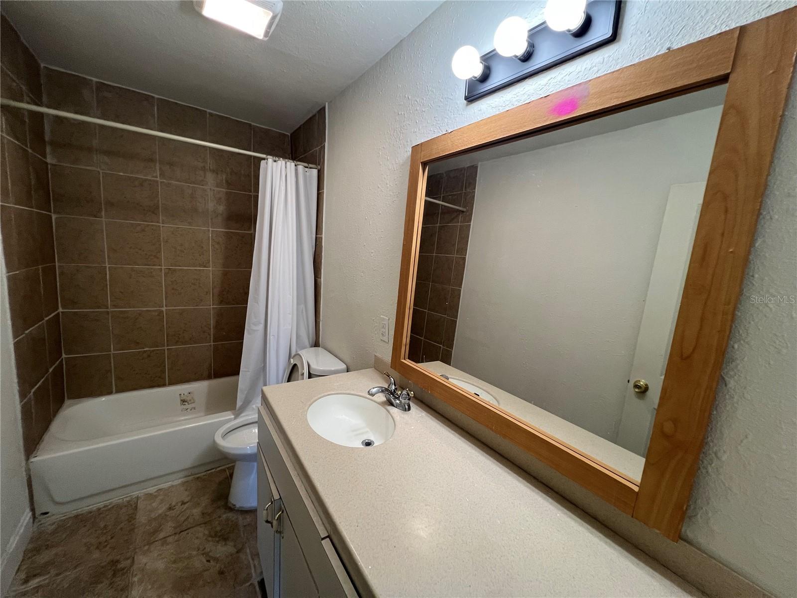 Image 3 of 9 For 213 Herbert Street