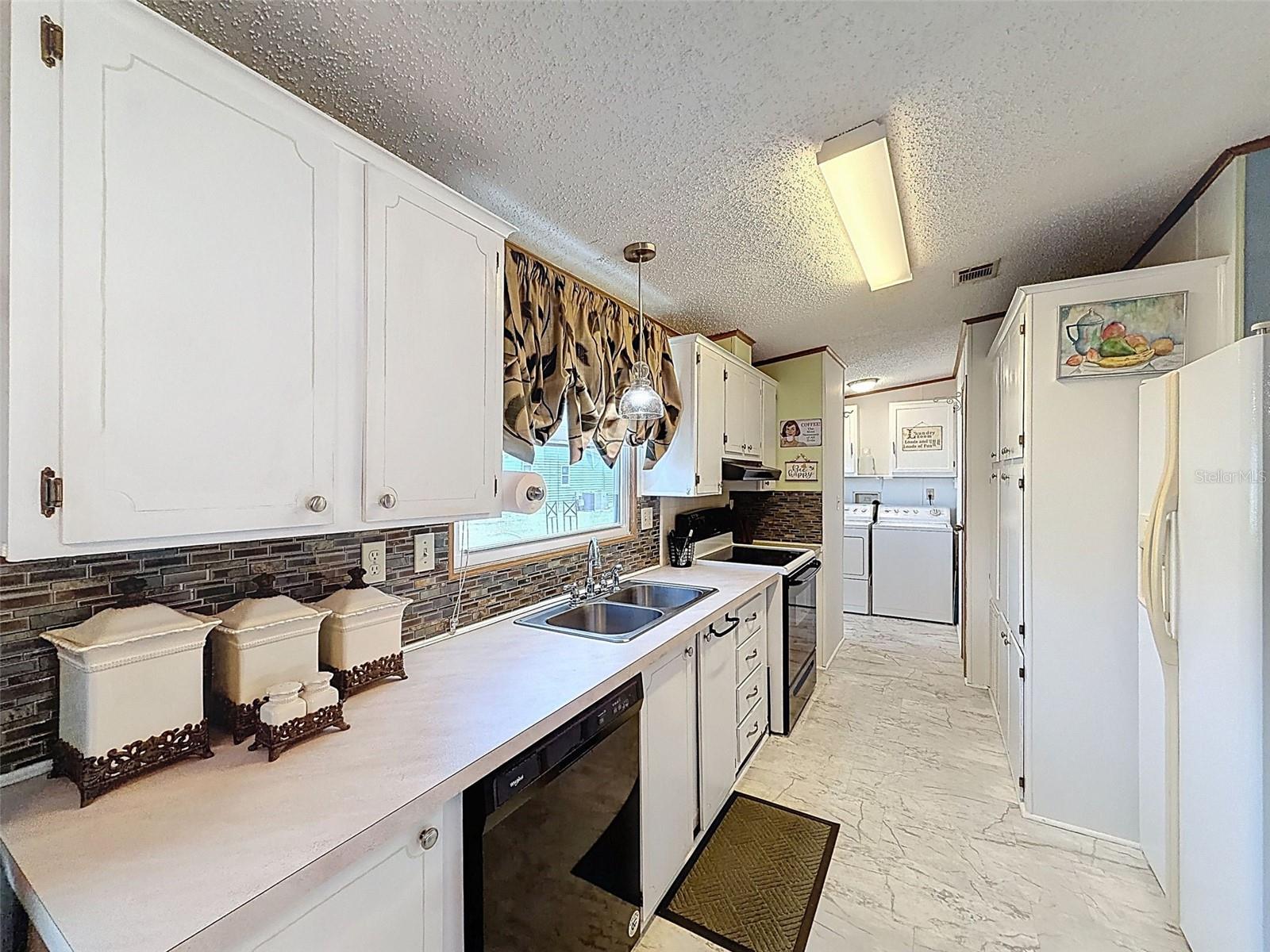 Image 11 of 48 For 1717 Fox Hill Drive