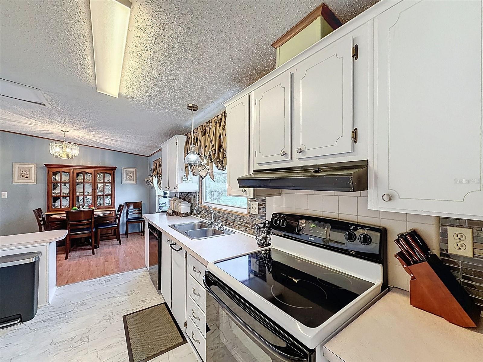 Image 13 of 48 For 1717 Fox Hill Drive