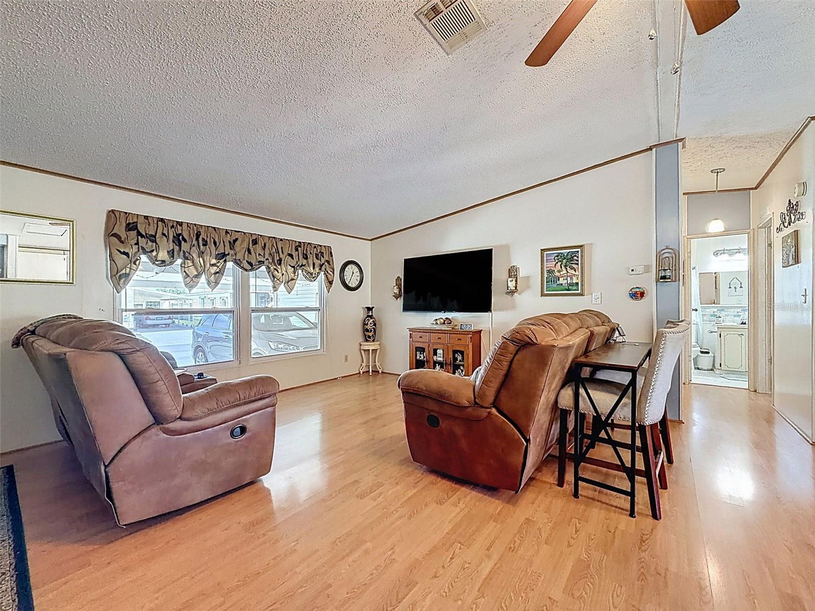 Image 6 of 48 For 1717 Fox Hill Drive