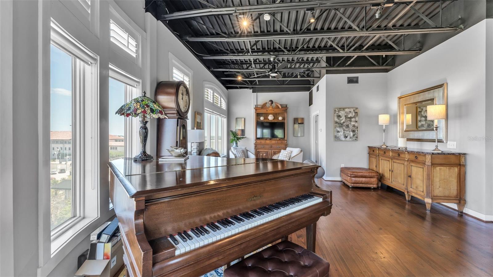 Image 33 of 50 For 125 Kentucky Avenue 501 & 503