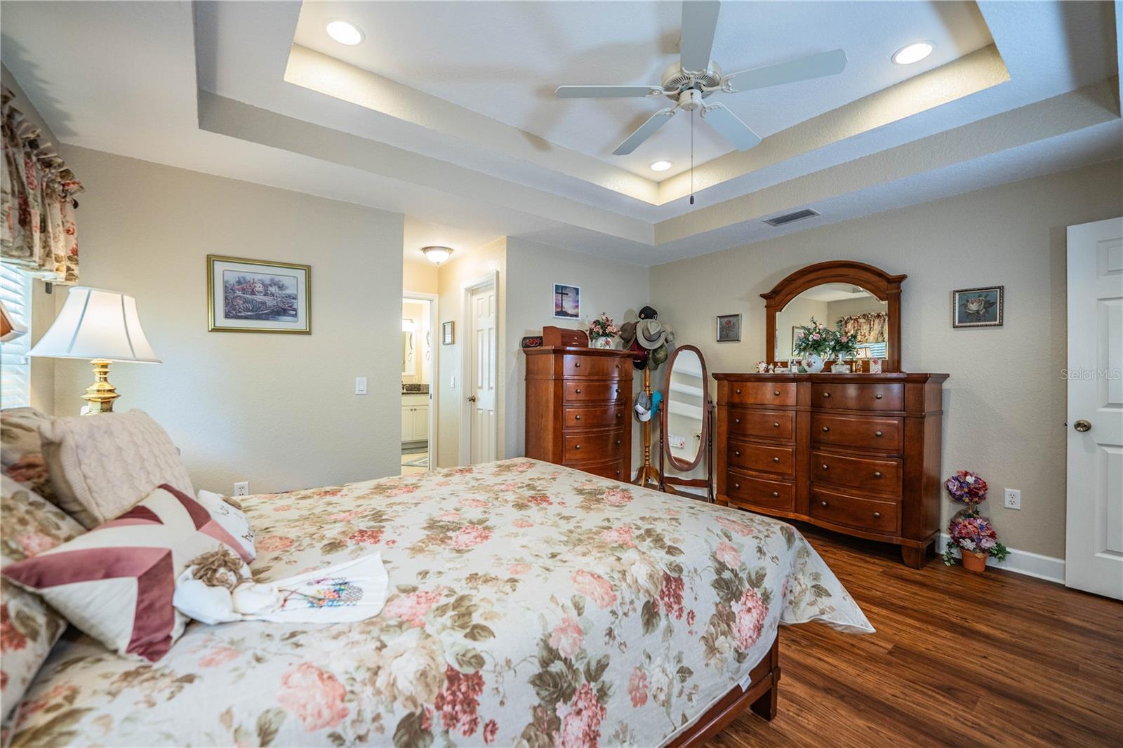 Image 23 of 78 For 303 9th Street Ne