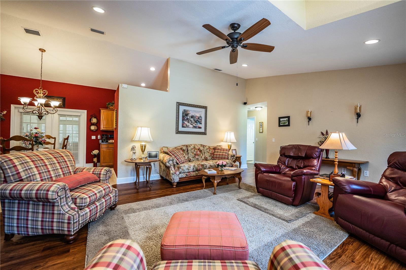 Image 61 of 78 For 303 9th Street Ne