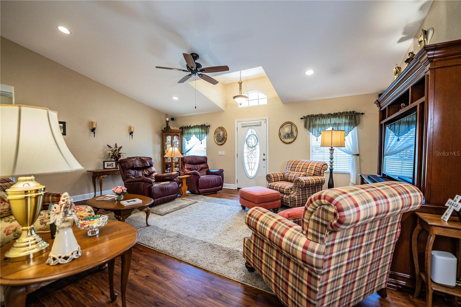 Image 62 of 78 For 303 9th Street Ne