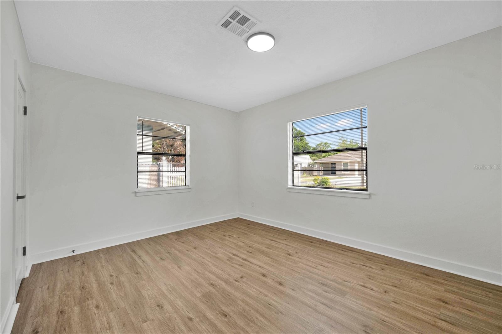 Image 20 of 30 For 1506 Elm Road