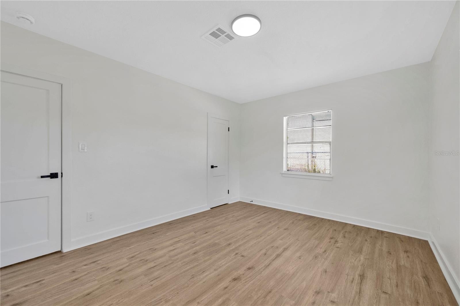 Image 21 of 30 For 1506 Elm Road