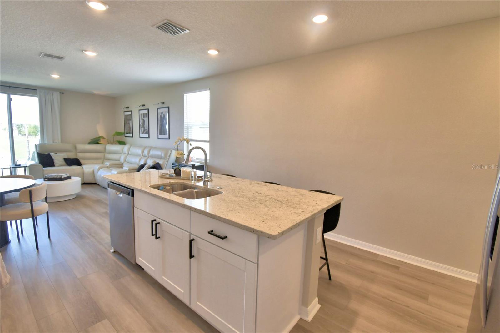 Image 4 of 52 For 3563 Broadwing Boulevard