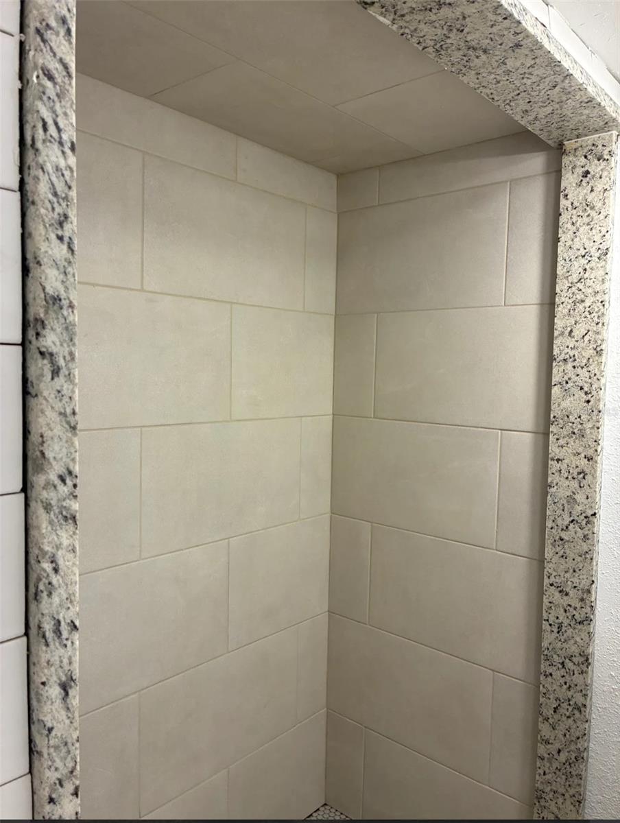 Image 9 of 13 For 2620 33rd Avenue