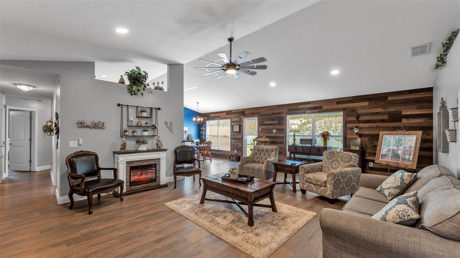 Image 15 of 41 For 353 Mandolin Lane