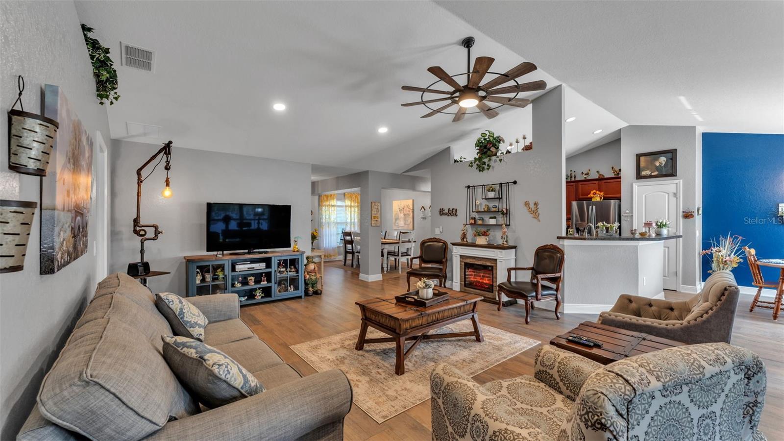 Image 17 of 41 For 353 Mandolin Lane