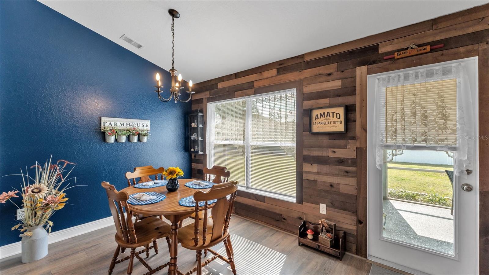 Image 18 of 41 For 353 Mandolin Lane