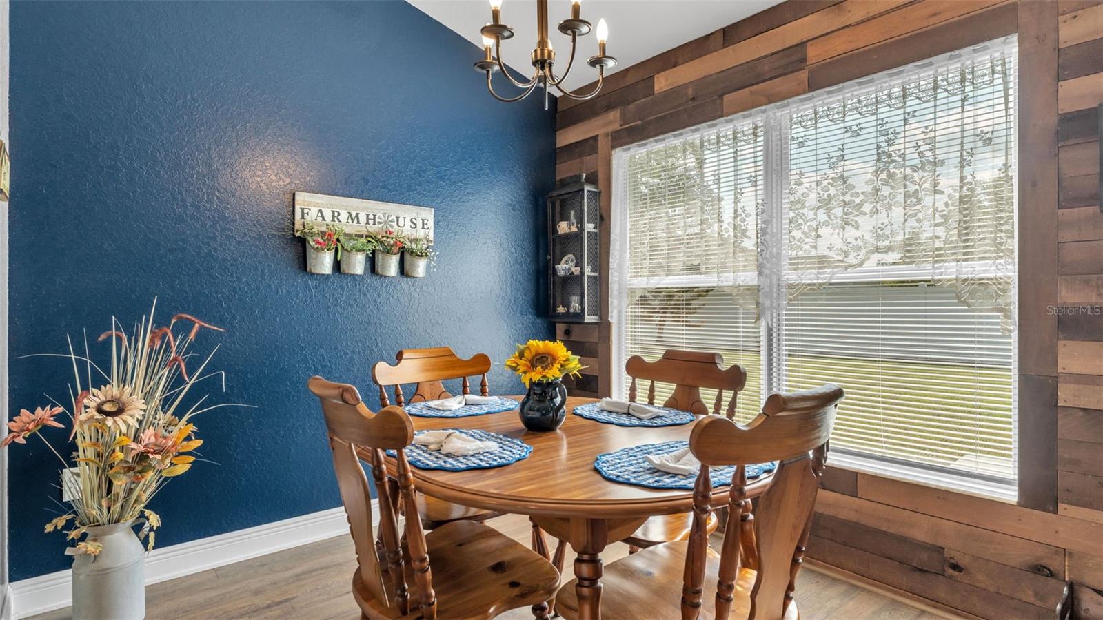 Image 19 of 41 For 353 Mandolin Lane