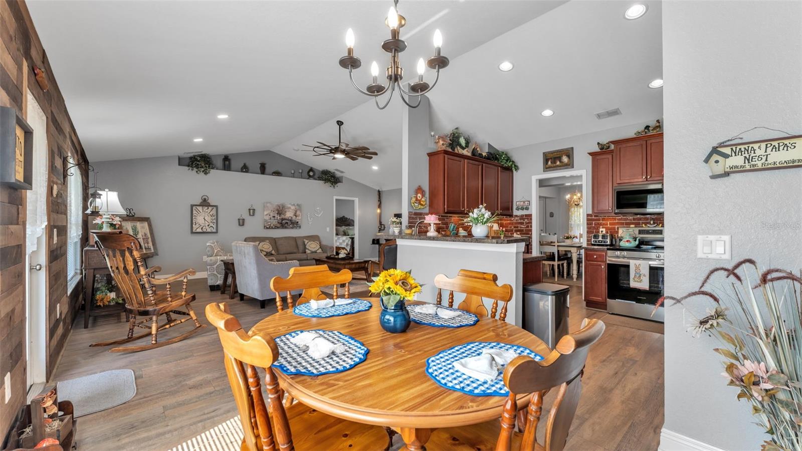 Image 20 of 41 For 353 Mandolin Lane