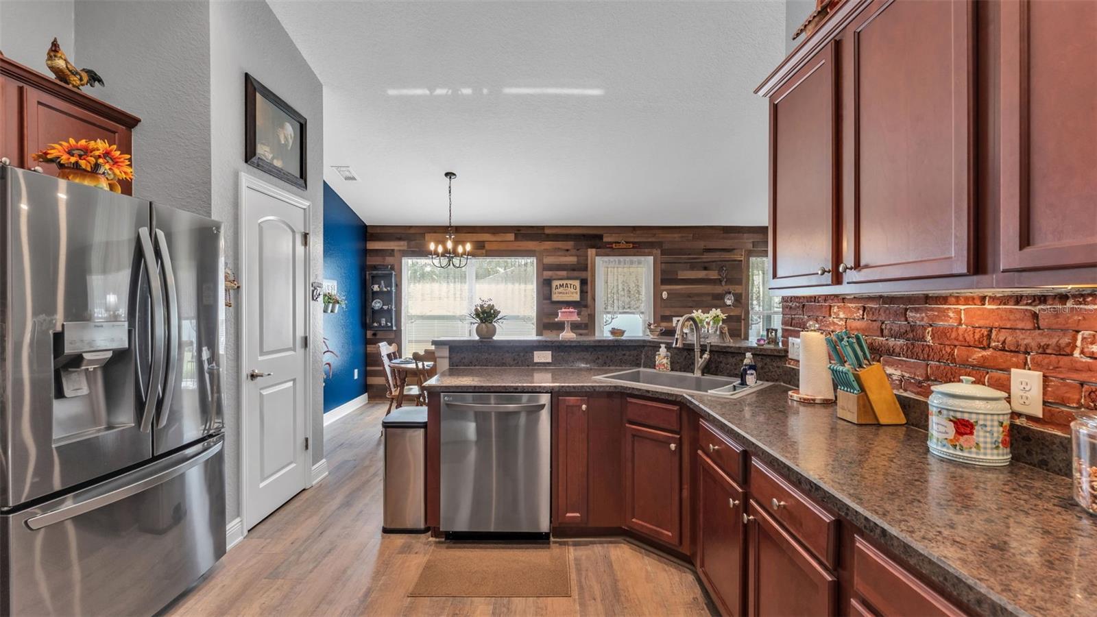 Image 22 of 41 For 353 Mandolin Lane