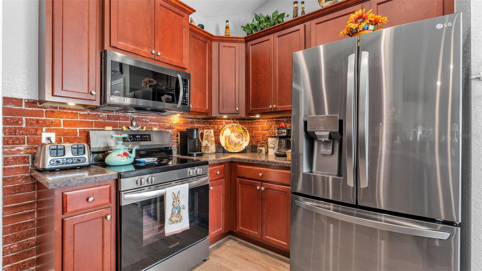 Image 23 of 41 For 353 Mandolin Lane