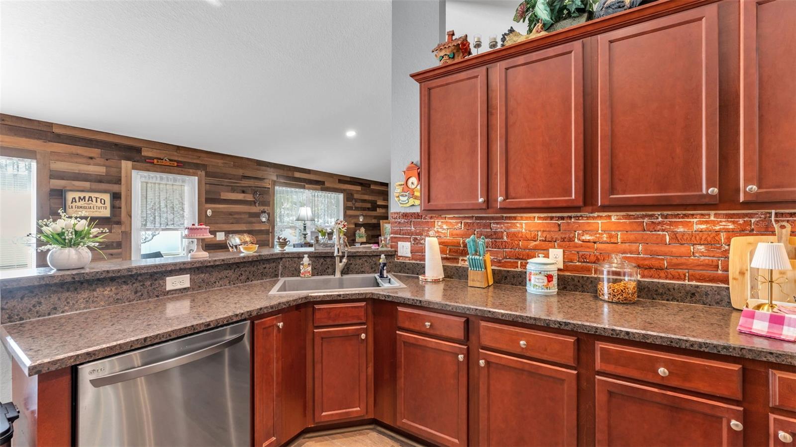 Image 24 of 41 For 353 Mandolin Lane