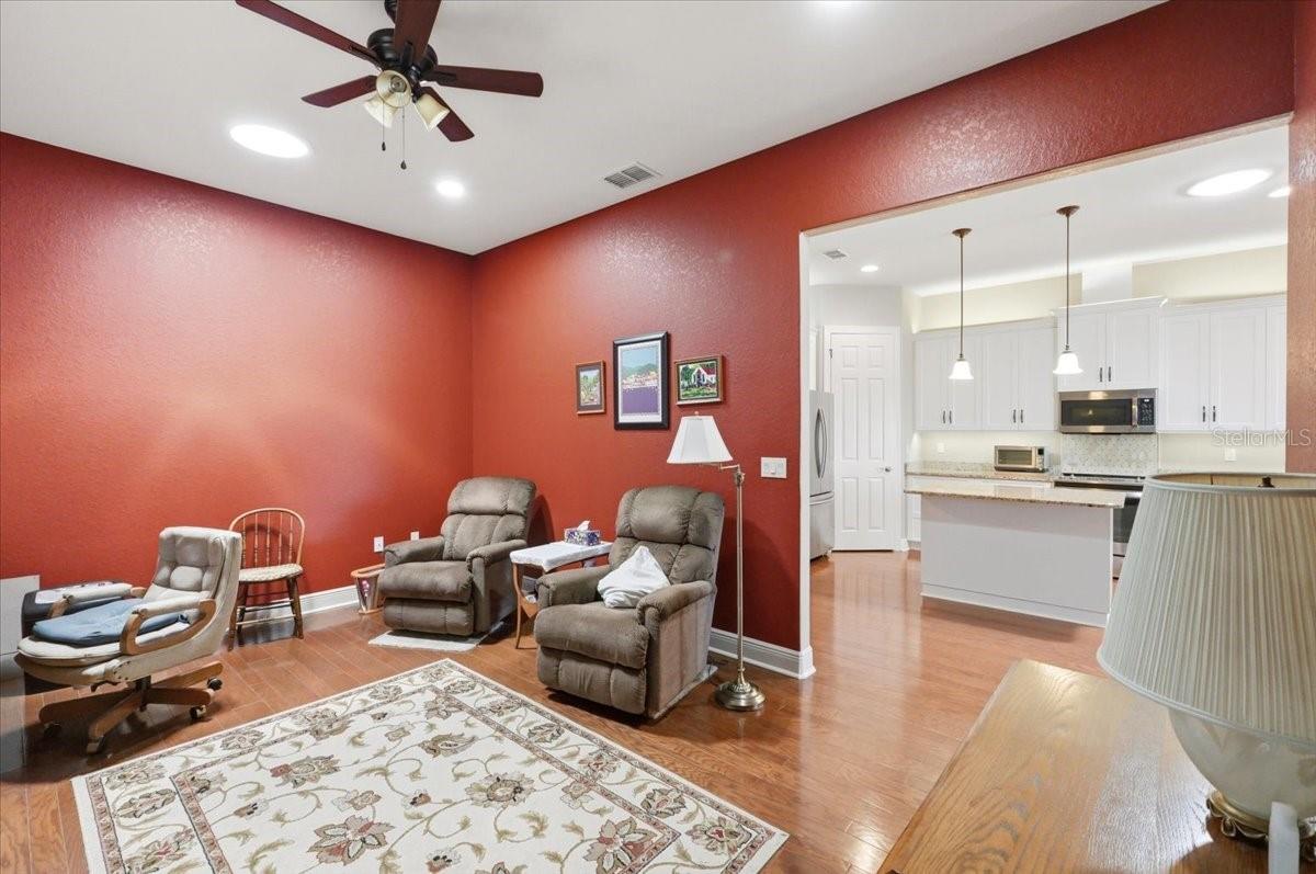 Image 18 of 48 For 572 Meandering Way