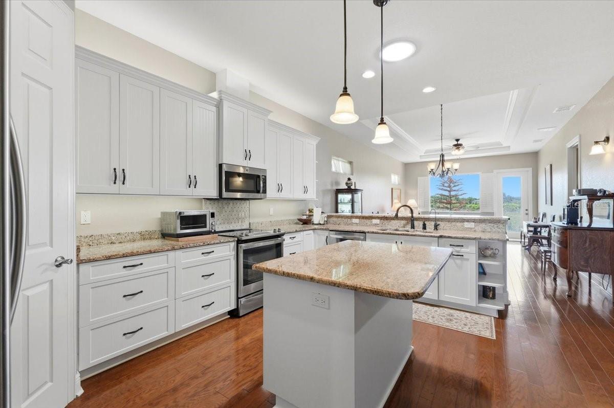 Image 20 of 48 For 572 Meandering Way