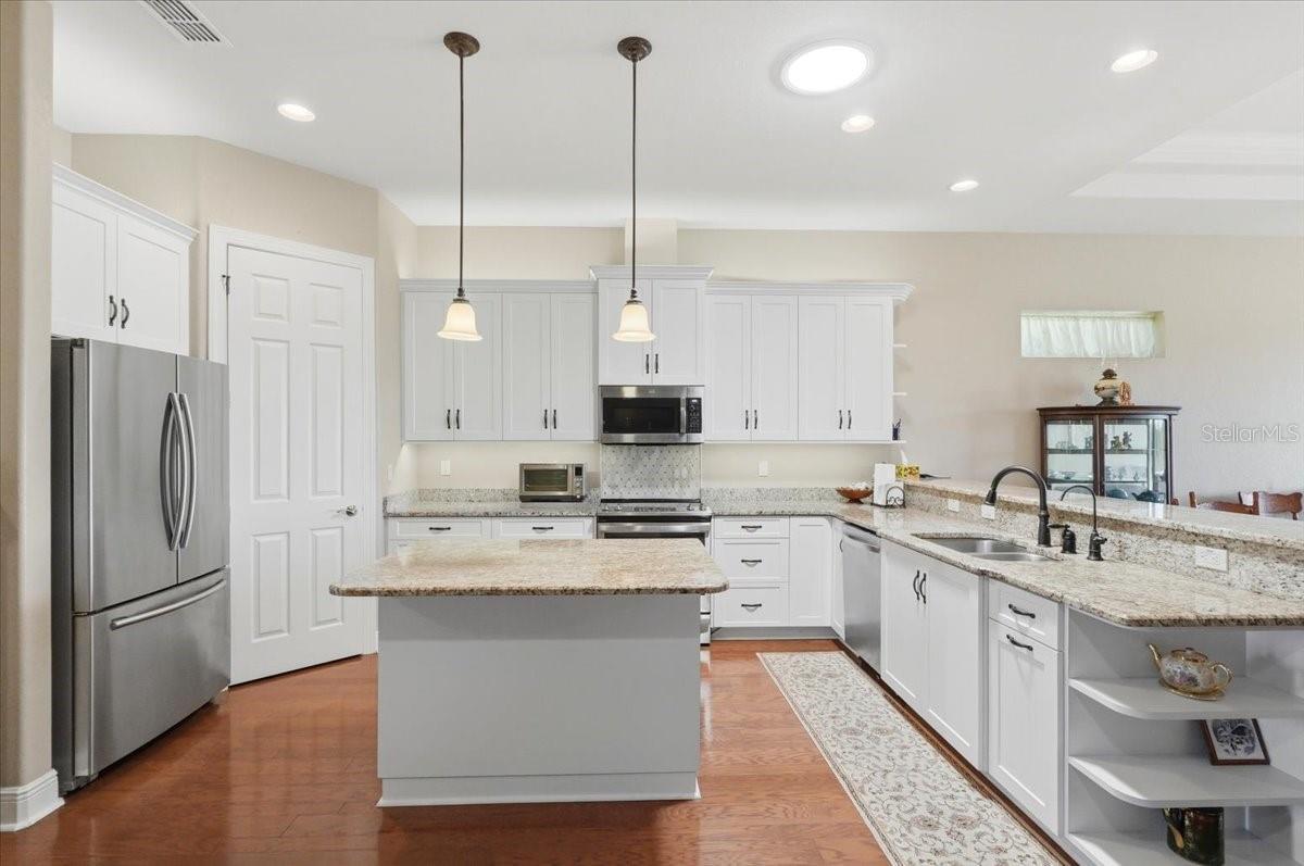 Image 22 of 48 For 572 Meandering Way