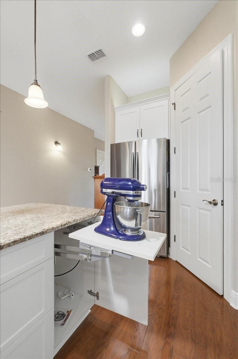 Image 24 of 48 For 572 Meandering Way