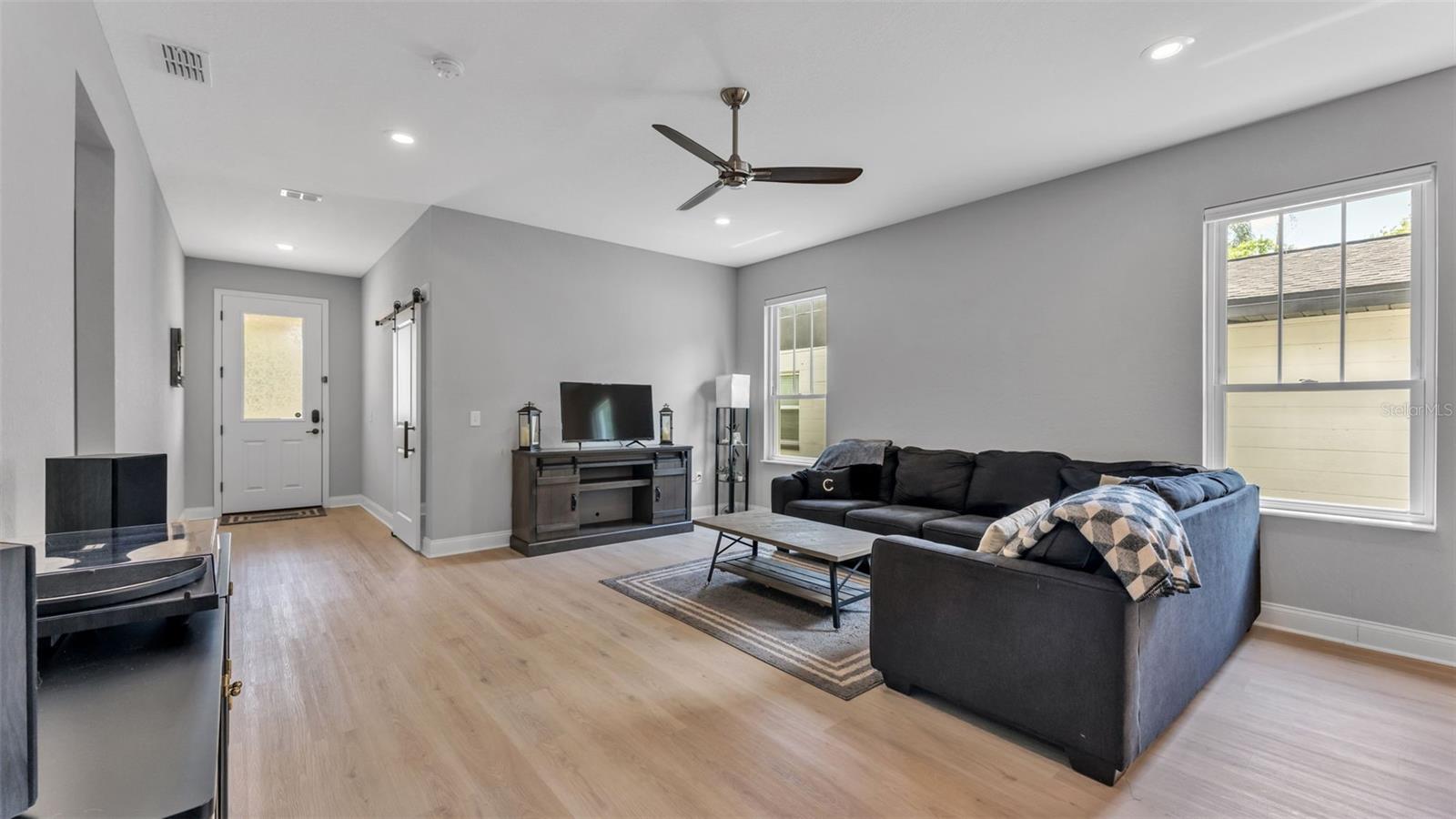 Image 10 of 48 For 1221 King Avenue