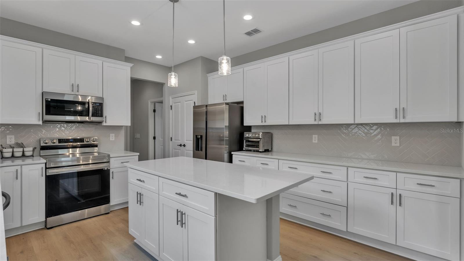 Image 14 of 48 For 1221 King Avenue