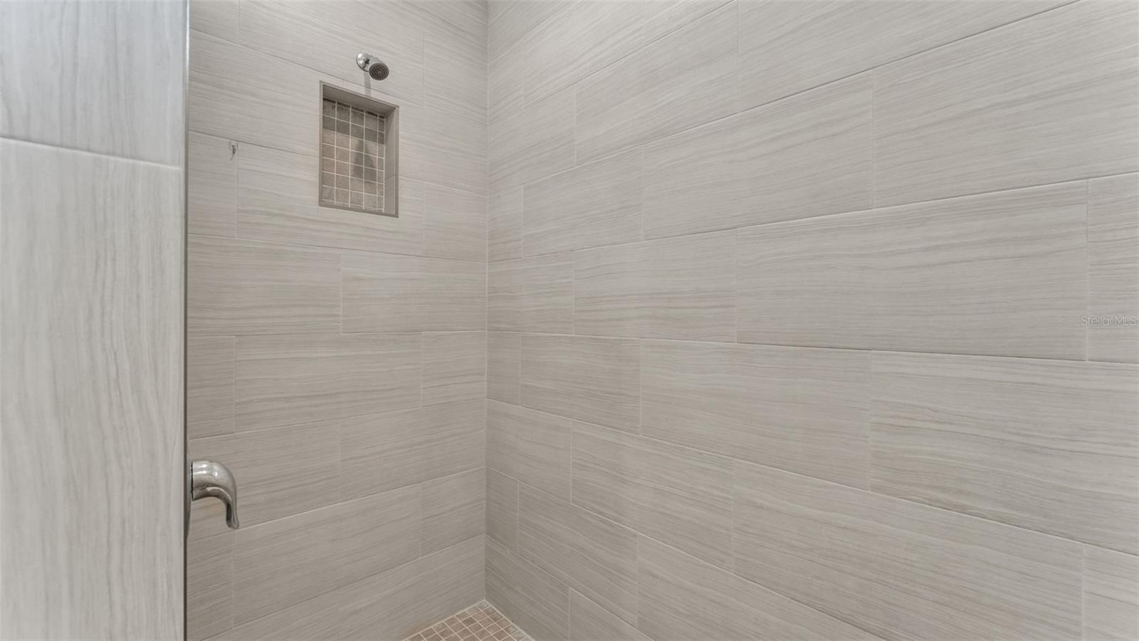 Image 24 of 48 For 1221 King Avenue