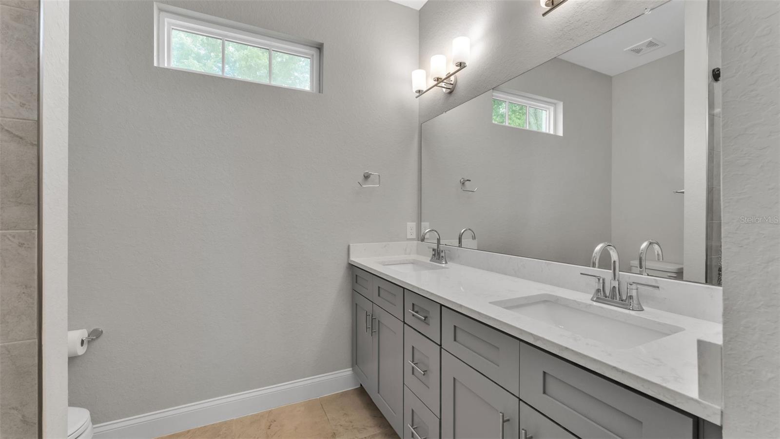 Image 31 of 48 For 1221 King Avenue