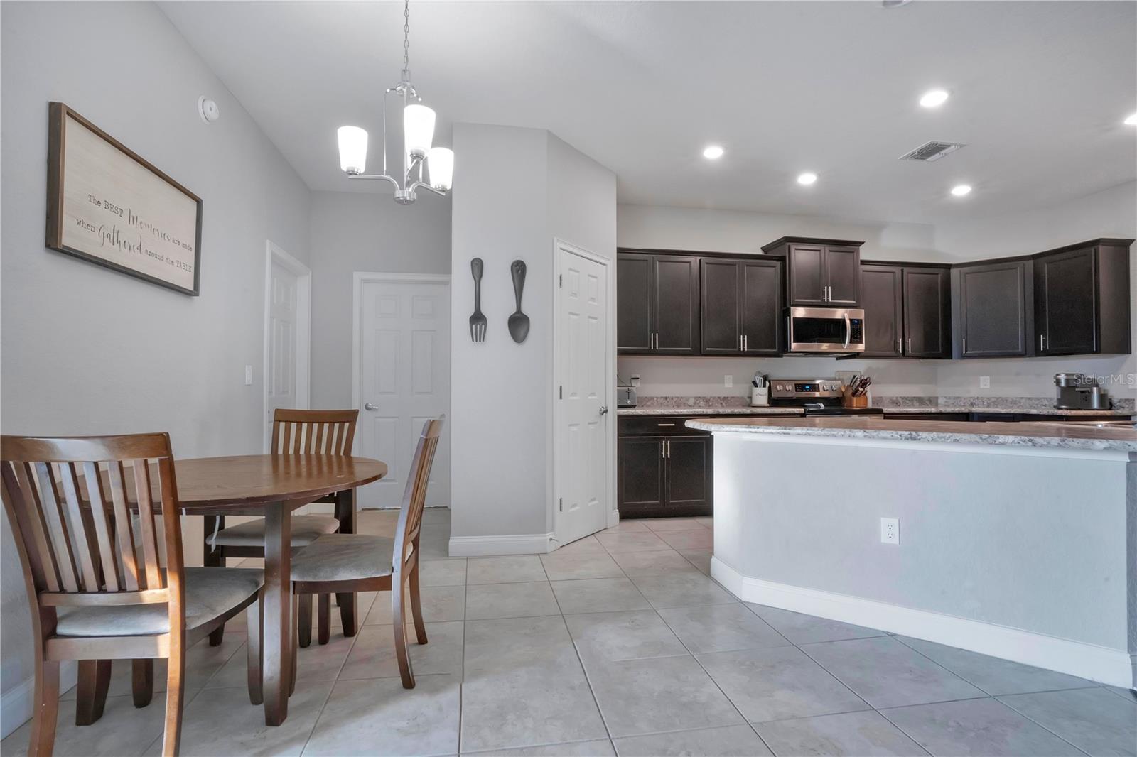 Image 12 of 37 For 4047 Shearwater Street