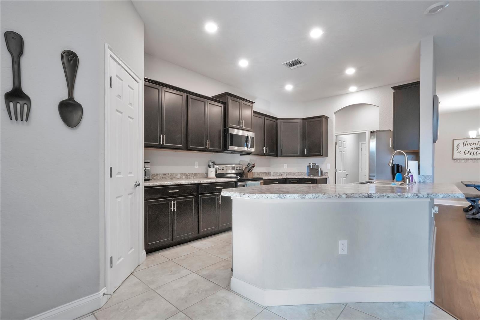 Image 13 of 37 For 4047 Shearwater Street